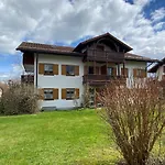 Modern Eingerichtete Mit 2 Schlafzimmern *