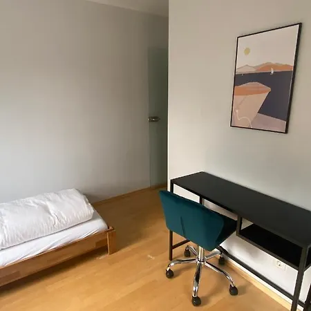 Modern Eingerichtete Mit 2 Schlafzimmern Apartment Bergen (Traunstein)