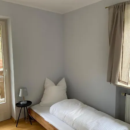 Modern Eingerichtete Mit 2 Schlafzimmern Apartment