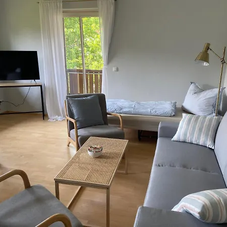 Modern Eingerichtete Mit 2 Schlafzimmern Apartment Bergen (Traunstein)