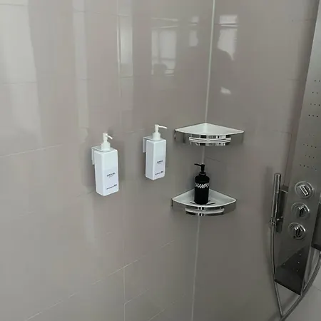 Modern Eingerichtete Mit 2 Schlafzimmern *