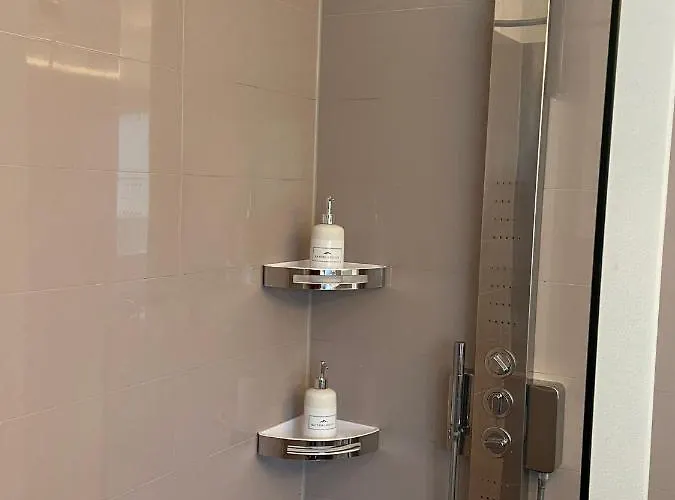 Modern Eingerichtete Mit 2 Schlafzimmern *