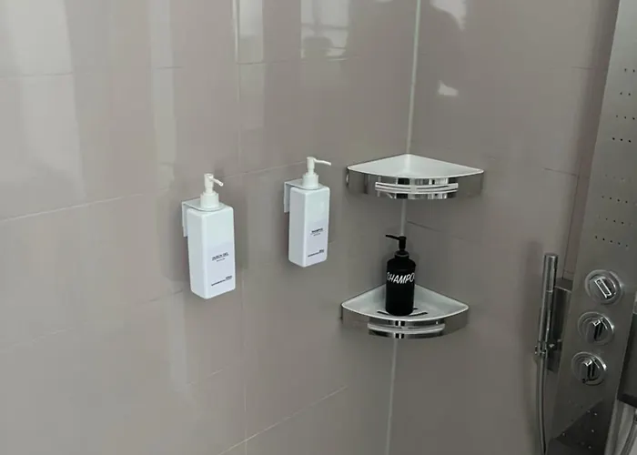 Modern Eingerichtete Mit 2 Schlafzimmern *